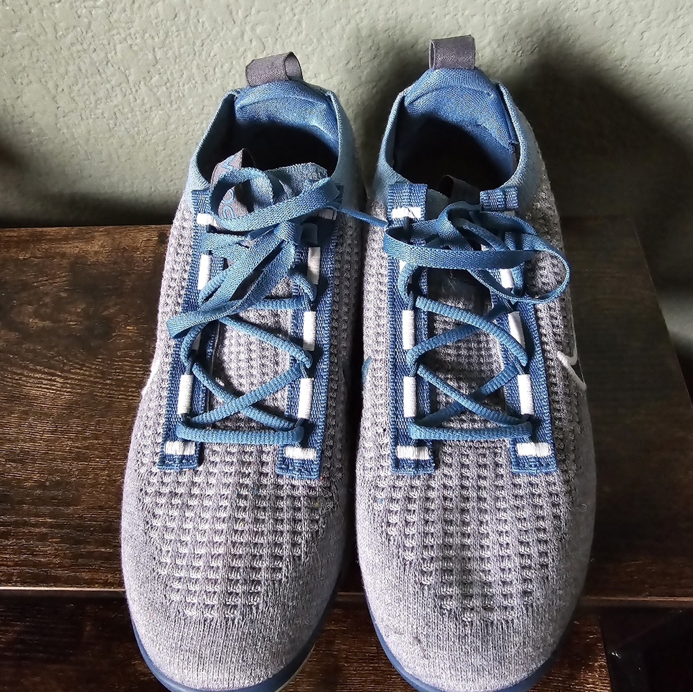 Women's Athletic Nike Shoes / No BOX